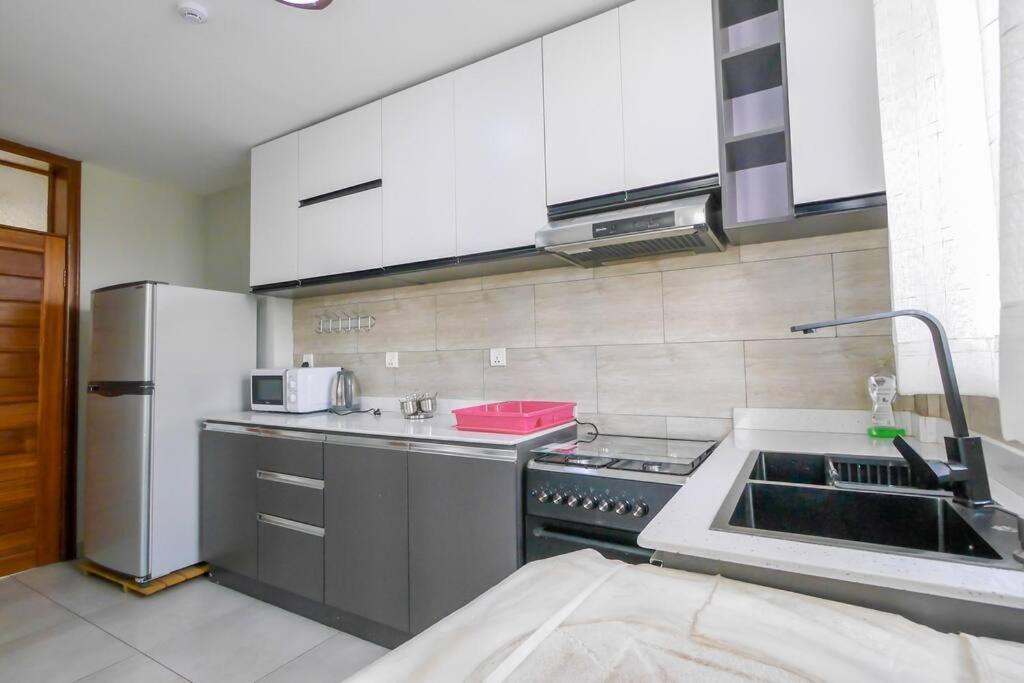 Ultra Modern Apartment In Nyarutarama キガリ エクステリア 写真