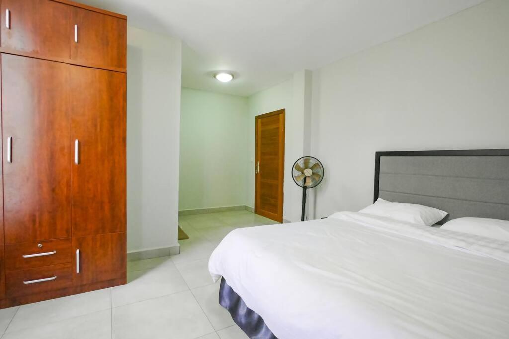 Ultra Modern Apartment In Nyarutarama キガリ エクステリア 写真