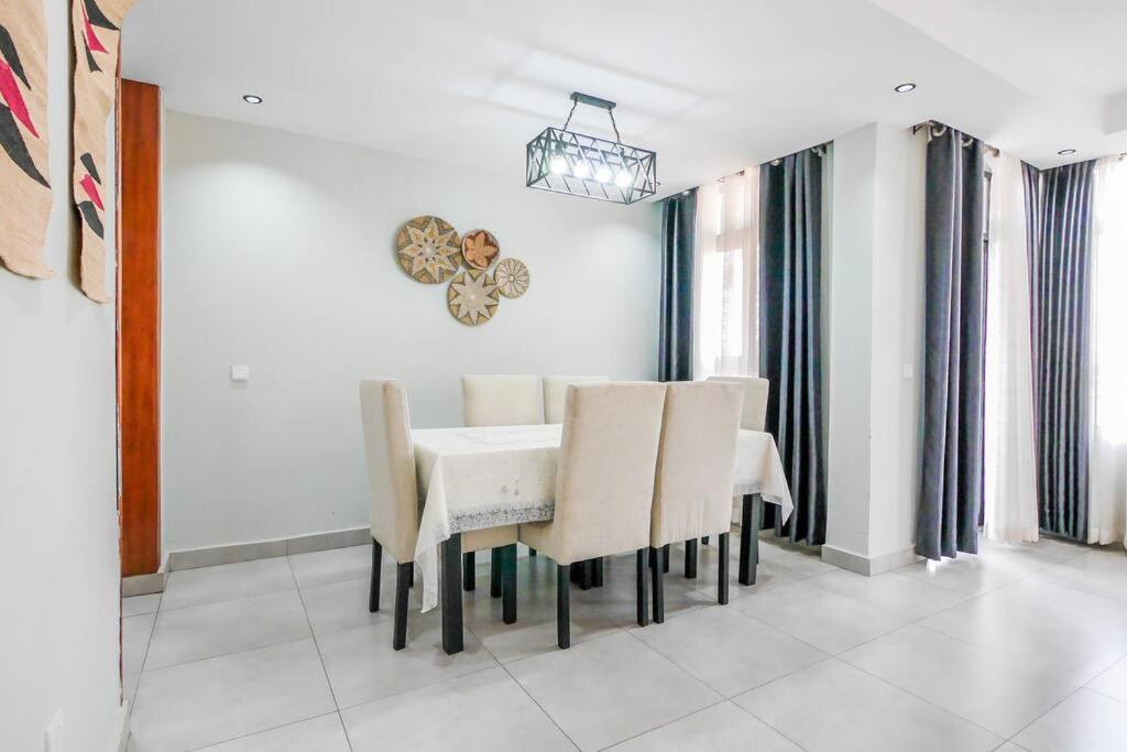 Ultra Modern Apartment In Nyarutarama キガリ エクステリア 写真