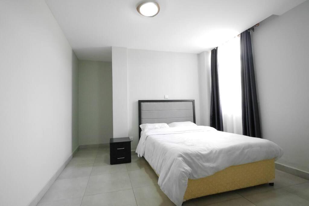 Ultra Modern Apartment In Nyarutarama キガリ エクステリア 写真