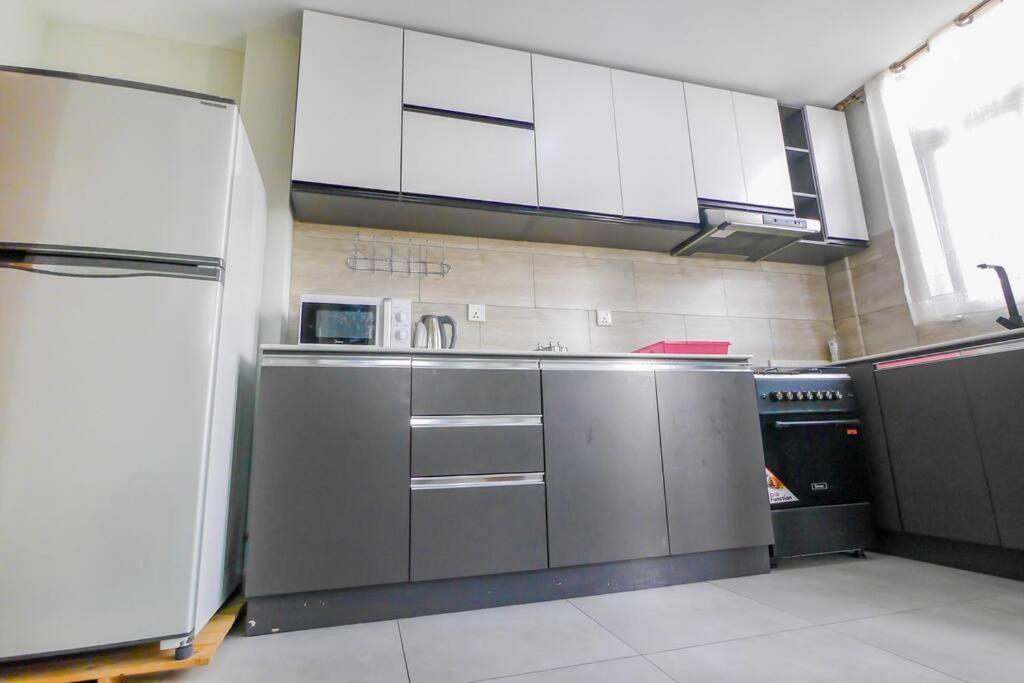 Ultra Modern Apartment In Nyarutarama キガリ エクステリア 写真