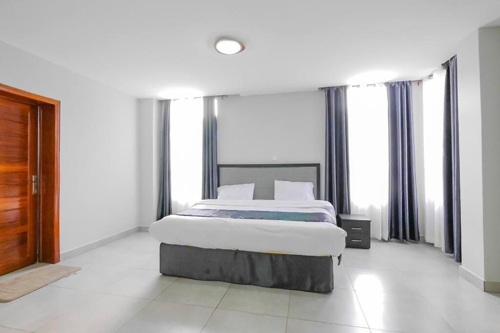 Ultra Modern Apartment In Nyarutarama キガリ エクステリア 写真